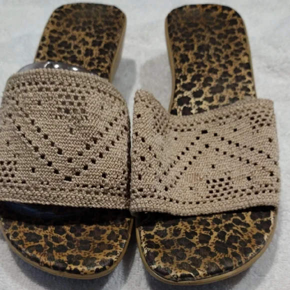 Vintage  Tan Sandals with Woven Textured Knit Pattern - Picture 4 of 4